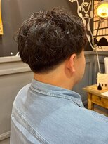 アンティカザサロン(antiqua THE SALON)&nbsp;波巻きパーマ 刈り上げ ツーブロック 20代 ビジネスヘア