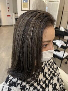 グラマシー アレックス(Gramercy alex) グレージュ×ハイライト×外ハネロブ/ブルーグレージュ20代30代