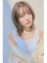 リタ(Lita)&nbsp;外ハネミディアムくびレイヤーグレージュ前髪シースルー