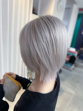 ボックスミコ(Box mico.) ホワイトシルバー☆ショートスタイルでかっこいい大人女子に！