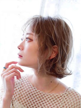 マム(mamu) 外はねボブ/ミルクティハイライト/ホワイトブロンド/ブリーチ