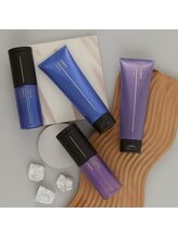 世界最小粒子のヘリックスショットが髪の芯まで補修しコーティングするサロン専用トリートメント　