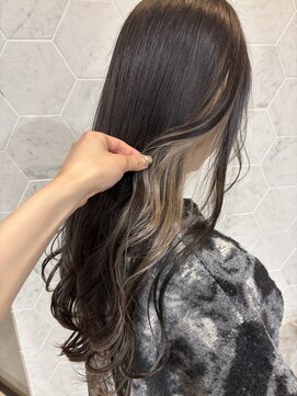 ヘアーサロンウル(hair salon ulu) ホワイトベージュピアスカラー