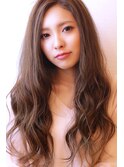 大人可愛いゆる巻きロングスタイル