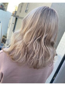 ジーナ(XENA) ホワイティベージュ