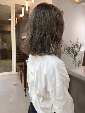 オーイット(ooit) *透明感アッシュベージュ×ウェーブヘア*