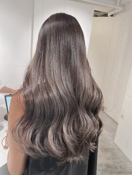 ストレータ バイ マリオ(Strata by mario) 【mami】ハイライト×ニュアンスグレージュ