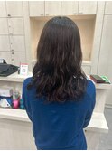 抜け感と女性らしさ溢れる◎ゆるふわウェーブロング