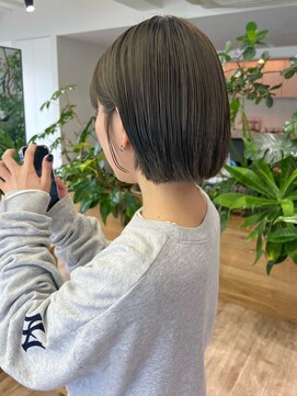 オーシャン(Ocean) ショートボブ オリーブカラー ダブルカラー 20代 艶髪