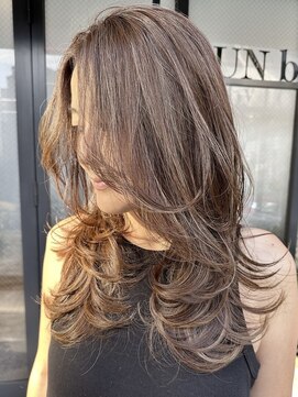 エガオ 藤沢店(EGAO) ミディアムレイヤーハイレイヤーカットハイライトグレージュ湘南