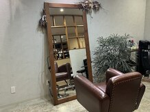 リアンインフィニティ(Lien ∞)の雰囲気（セット面です♪大きな鏡で非現実的な空間をお楽しみください♪）