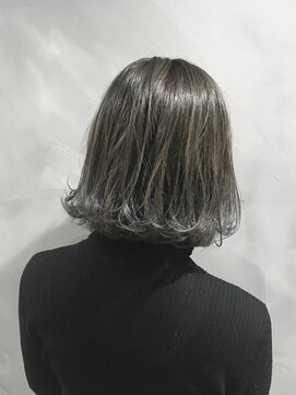 フォルン(Vorn) グラデーショングレージュ