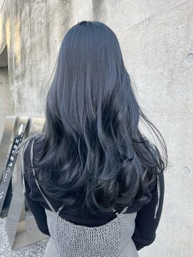 ユエン(uyen) 【泓田】大人かわいい黒髪ブルーブラックレイヤーカット