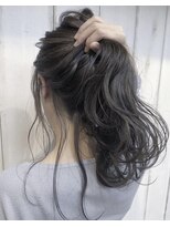 イェッカ(YECCA)&nbsp;ブリーチなしで透ける暗髪グレージュ