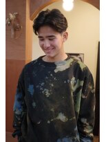 エディ(Edy)&nbsp;メンズセンターパートフェザーパーマ刈り上げ眉カット韓国ヘア