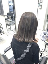 サロンワン(Salon1)&nbsp;ハイライトで魅せる外ハネミディアム