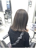 ハイライトで魅せる外ハネミディアム