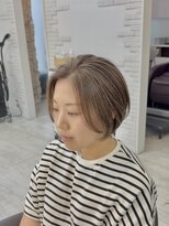 クレア(CREA)&nbsp;30代40代白髪ぼかしハイライトショートボブ