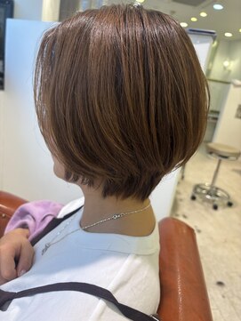 リタ(Lita) 20代、30代、40代、輪郭補正で作るミニーショート