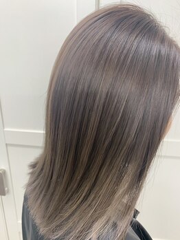 アイズ(I'z)の写真/丁寧なカウンセリングで導き出す“似合わせ色”。高発色カラーで日常に華やかさと品格をプラス☆