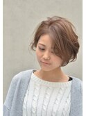 動きと柔らかさで女子力UPのショートボブ