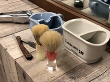 バーバークラシックス(BARBER classic's)の雰囲気（理容室ならではの小道具もこだわりあり！シェービングもお任せ。）