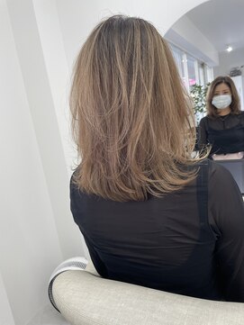 エラ(ELLA) ワンカールレイヤーボブ