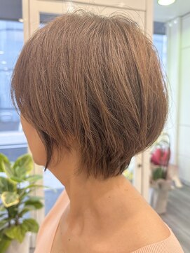 ビューエヒメ(VIEW EHIME) 大人ラフウェーブ外ハネボブダークブラウンスウィングショート