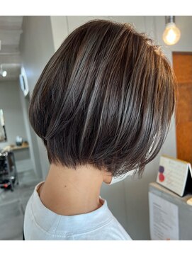 カラット(CaRat.) 暗髪ハイライトショートボブ