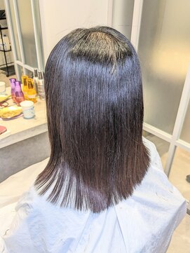 ナカドット エマノン 池袋(__naka.__ EMANON) ダメージ少なめ波状毛の酸性ストレート