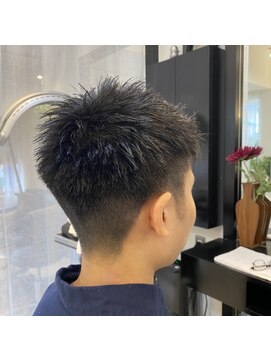 クララ スギタ(CLALA Sugita) スペインカール/スパイラルパーマ/フェードカット/