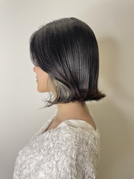 ゼンドットカラスマ(Zen.karasuma) ぱっつりボブ×インナーカラー