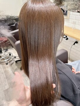 カーラ(Cara) 透明感くすみベージュ × 艶カラー