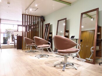 ベルマーノ(Belle Mano)の写真/《女性限定SALON》経験豊富なスタイリストがあなたの髪質を見極め、あなたにピッタリのスタイルをご提案＊