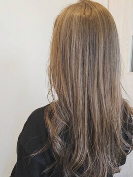 リスプレンデレブロレット risplendere BroLettoの写真/白髪の出方を見極めダメージレスでおしゃれなデザインをご提案！初めてグレイカラーをする方にもオススメ＊