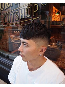 フォーコーナーズ(Four Corners) フェードカット