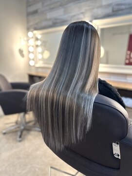 ヘアメイクサロン ゼロ(ZERO) シルバーメッシュはエクステで☆