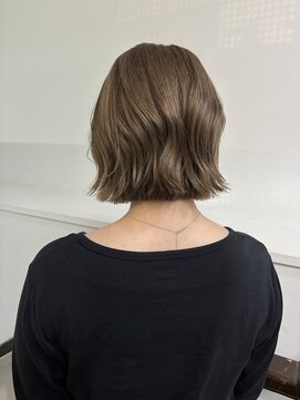 サンク 原宿 表参道(cinq) 切りっぱなしボブ外ハネ外国人風ボブヘーゼルベージュアッシュ