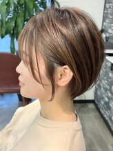 シフトヘア 丸み耳かけショート