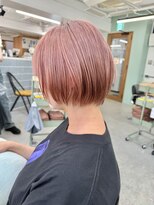 ヒビヲ(HIBIO)&nbsp;ショートボブ切りっぱなしボブタッセルボブベージュカラー横浜