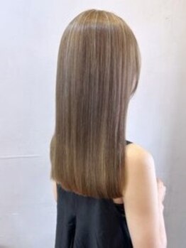 シム(sym)の写真/【久留米/西鉄花畑駅徒歩3分】《艶&透明感》豊富なカラー剤から選定して作る透明感たっぷりヘアが大人気!