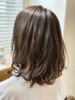 ウイ バイ ファースト 北四番丁店(u'i by first)&nbsp;自然なツヤ感が魅力の大人ミディアムスタイル