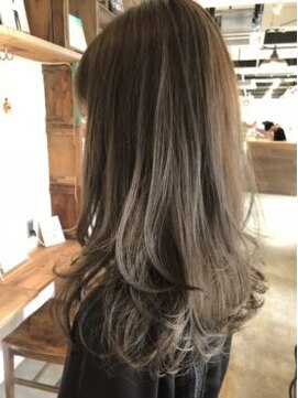 ヘアーアイストゥーレ(HAIR ICI TRE) 抜け感ロングヘアー