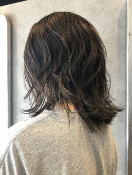 ヘアサロンM 新宿 ハイライト×ダークグレー