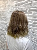 ウェーブヘア×ベージュ