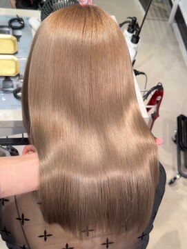 ロイス 神宮前(ROIS) ケアブリーチ/ミルクティーベージュ/髪質改善トリートメント/