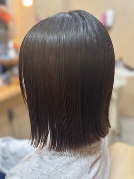 リラ(Lilas) 酸性ストレートボブ