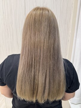 ビス ヘア アンド ビューティー 西新井店(Vis Hair&Beauty) 20代30代冬カラーブリーチカラー透明感ミルクティーベージュ