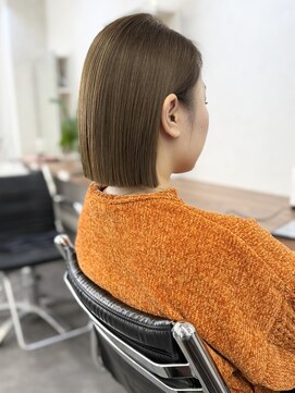 オウル(Owll) ＊耳かけコンパクトストレート切りっぱなしボブベージュカラー＊