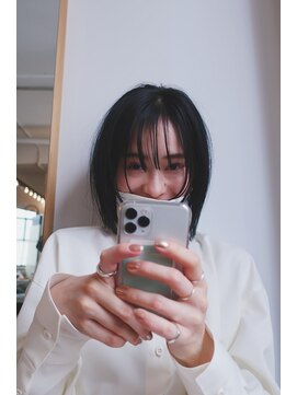 リュト(Lute) 暗髪×ぱっつんレイヤーボブ